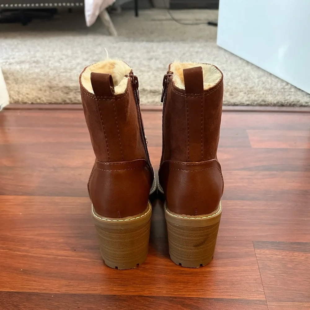 Brown Lug Sole Fur-lined Boots - size 7.5 - Picture 3 of 7